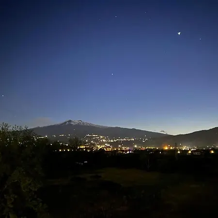 Beautiful With Balcony View Of Etna Apartment